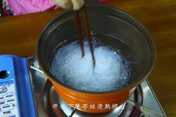 韩式魔芋鸡丝凉拌菜的做法图解2