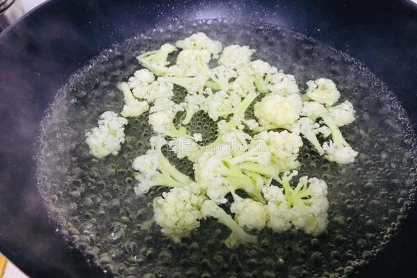 西红柿炒菜花的做法图解4