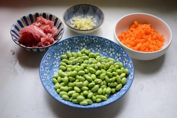 肉末炒毛豆的做法图解1
