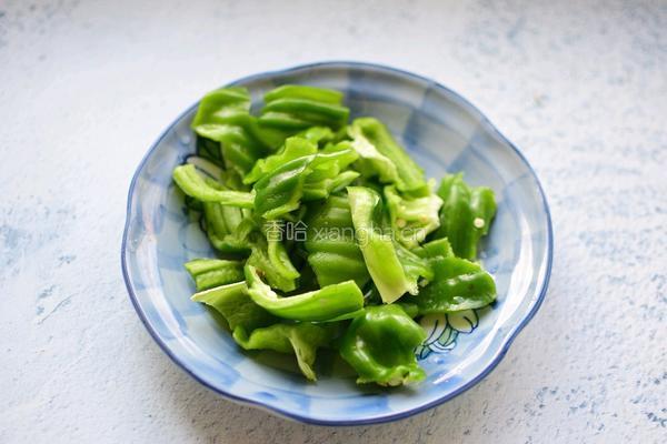 辣椒炒鸡蛋的做法图解1