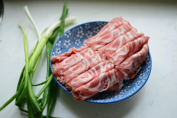 葱爆羊肉的做法图解1