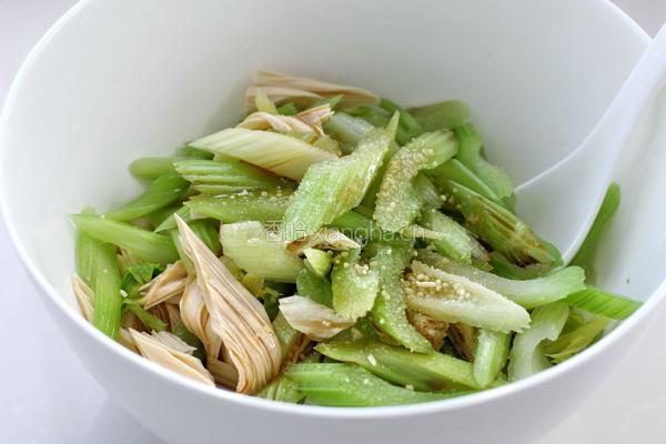 西芹拌腐竹的做法图解5