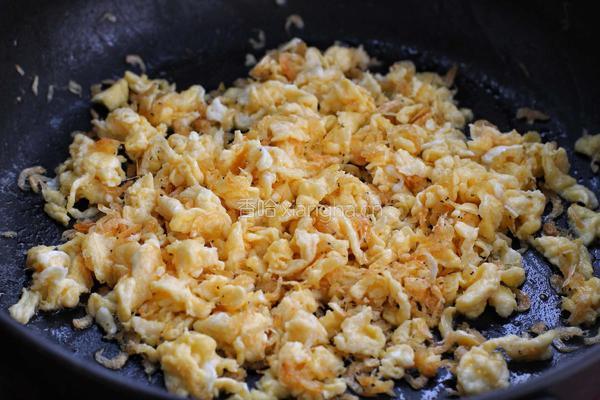 韭菜虾皮鸡蛋馅饼的做法图解1