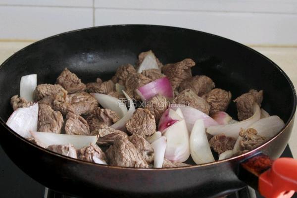 毛芋圣女果炖牛肉的做法图解6