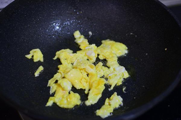 虾仁五彩炒饭的做法图解5