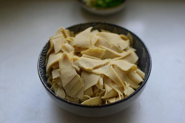小白菜炒干豆腐的做法图解3