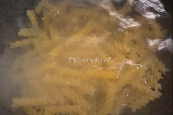 番茄肉酱通心粉的做法图解1