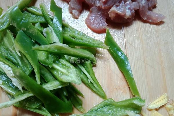 青椒炒肉丝的做法图解2