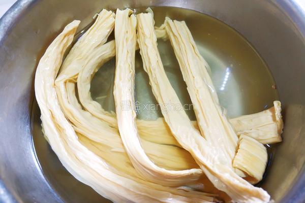 鸡蛋炒腐竹的做法图解2