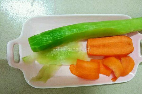 缤纷金针菇卷的做法图解3