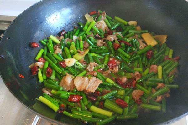 北京的 五花肉辣炒蒜苔的做法图解7