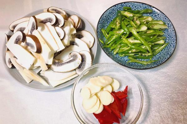 川式-小炒牛肝菌的做法图解2
