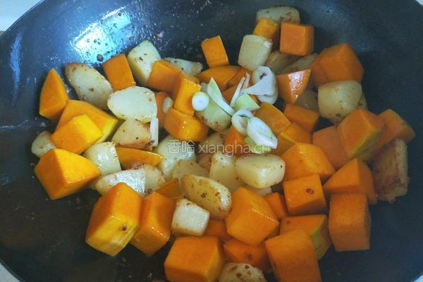 张家口特色菜 土豆熬金瓜的做法图解9