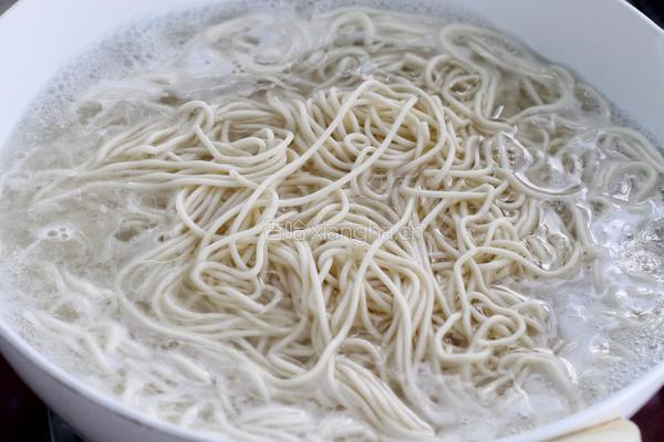 香菇肉酱拌面的做法图解10