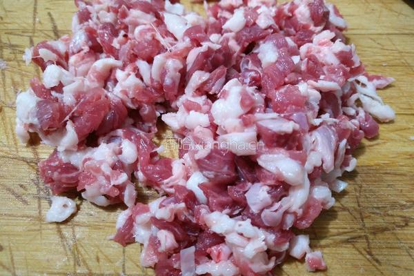 羊肉萝卜干小笼包的做法图解4