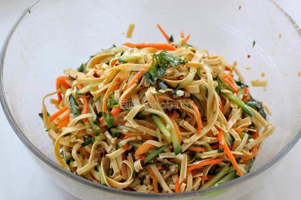 黄瓜凉拌干豆腐丝的做法图解8