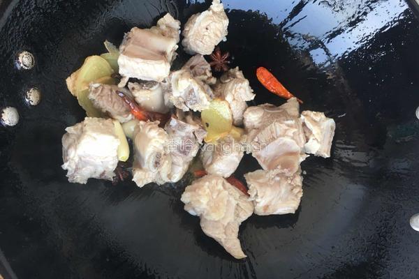 酸菜排骨的做法图解8