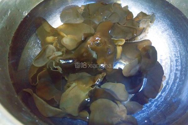 凉拌木耳的做法图解2