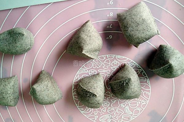 黑米荷叶饼的做法图解4