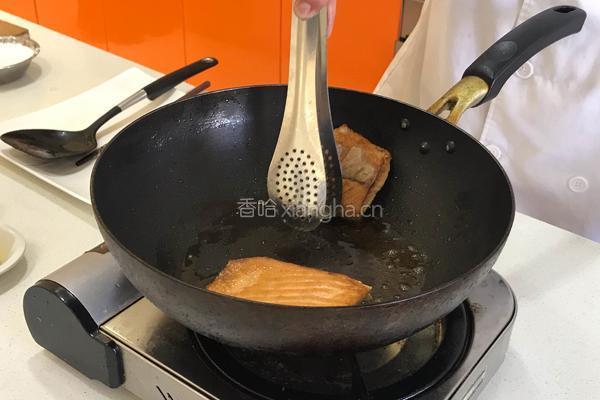 香煎三文鱼的做法图解4