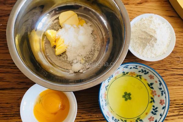 辅食-蛋黄饼干的做法图解1