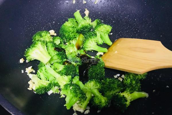 蚝油西兰花的做法图解8