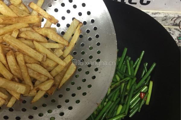 蒜苔土豆条的做法图解9
