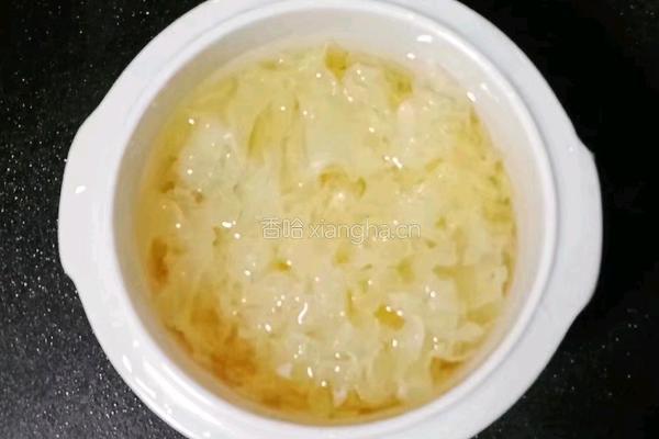 木瓜银耳汤 (宝宝辅食）的做法图解1