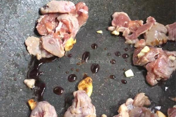 蒜香肉盖浇西兰花的做法图解7