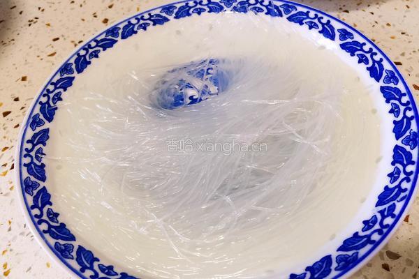 蒜蓉粉丝蒸虾的做法图解1