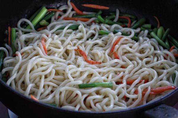 蒜苔肉丝炒面的做法图解7
