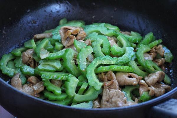 苦瓜炒肉片的做法图解7
