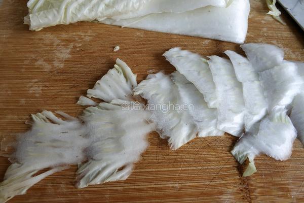 醋溜白菜片的做法图解1