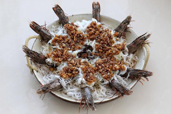 蒜蓉粉丝蒸大虾的做法图解6