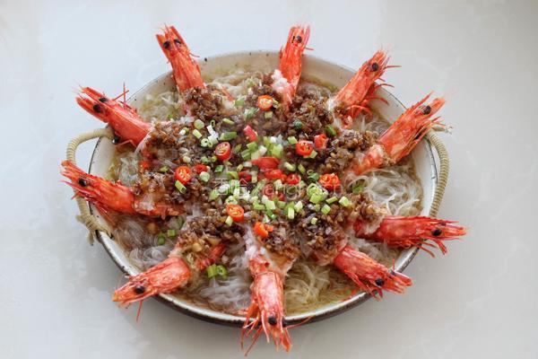 蒜蓉粉丝蒸大虾的做法图解8