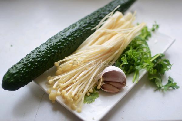 凉拌黄瓜金针菇的做法图解1
