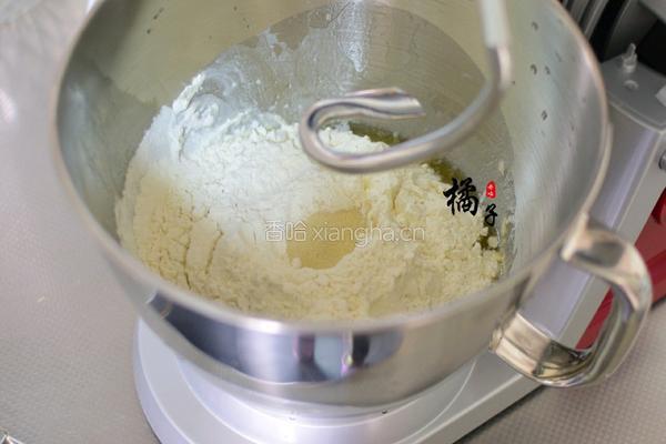 蜜豆花形面包的做法图解1