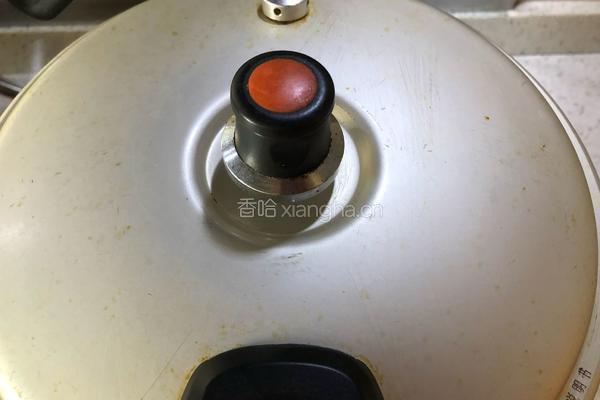猪蹄黄豆汤的做法图解5