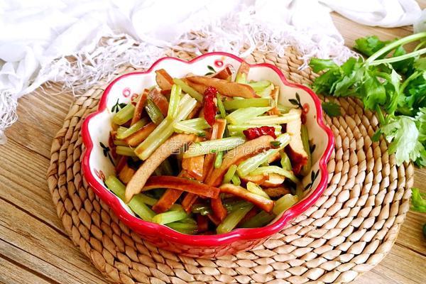 香干炒芹菜的做法图解8