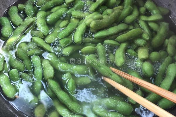 凉拌毛豆的做法图解2