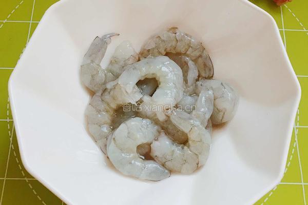 虾仁芒果蔬菜沙拉的做法图解1