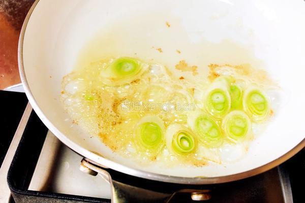 平菇炒鸡蛋的做法图解5