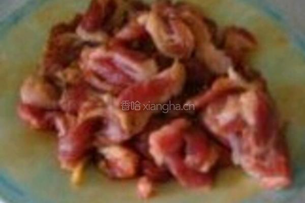尖椒肉爆豆腐皮的做法图解3