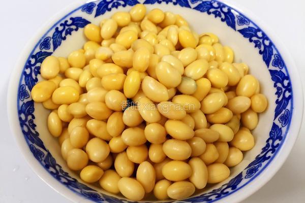 肉末炒黄豆的做法图解1