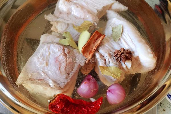 杀猪菜之五花肉血肠烩酸菜的做法图解5