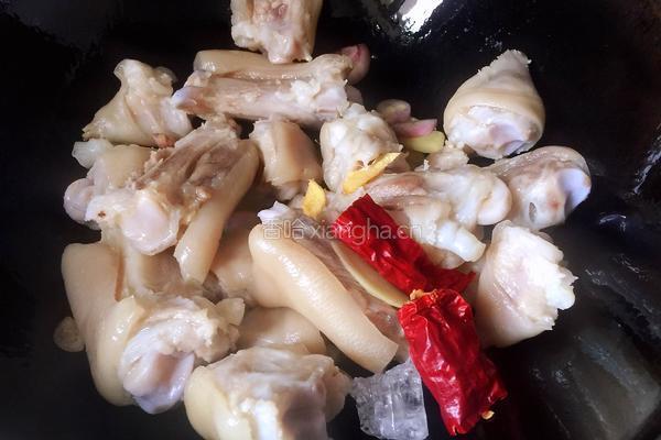 杀猪菜之红烧猪蹄的做法图解6