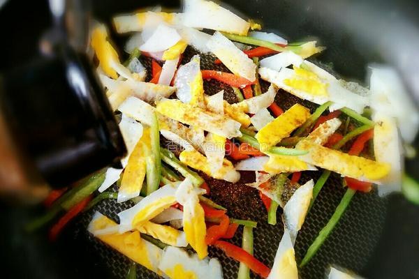 孜然香炒鹌鹑蛋的做法图解5