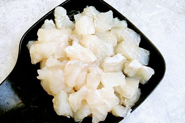 鱼肉沙拉的做法图解2
