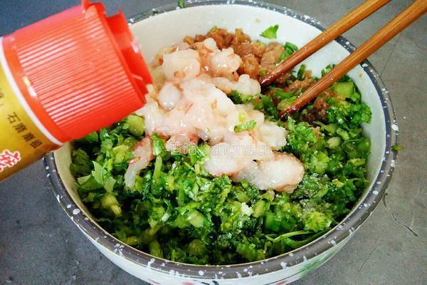 茼蒿虾仁水饺的做法图解6