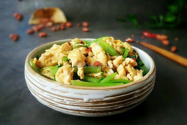 茼蒿炒鸡蛋的做法图解8